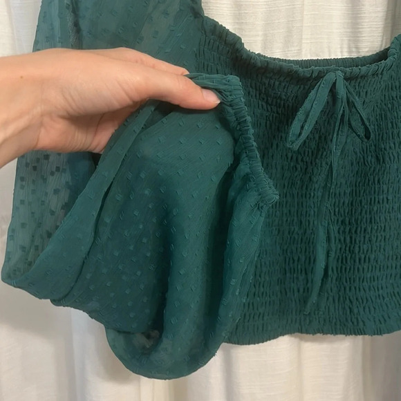 BOG collective Green Smocked Crop Top Sheer Puff Sleeves Square Neckline Size M - Picture 4 of 5